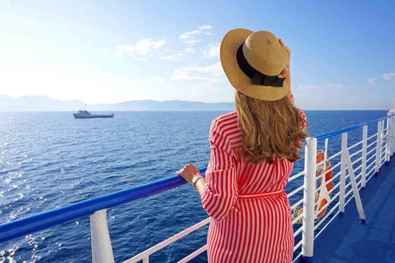 Capsule Wardrobe Tips for a Stylish Cruise Holiday Capsule Wardrobe Tips for a Stylish Cruise Holiday
