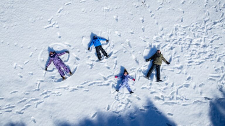 Top Outdoor Winter Activities for Family Vacations
