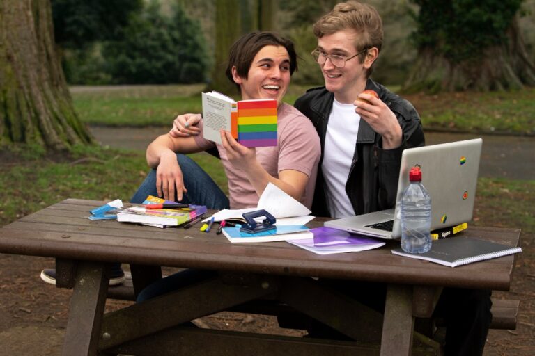 7 Ways LGBTQ+ Travellers Are Using AI Before They Book