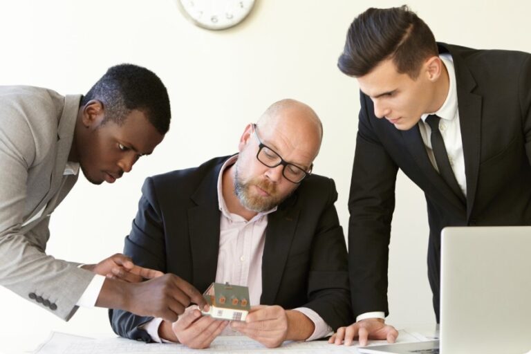 7 Reasons Top US Wealth Managers Are Ditching In-House Research for Independent Providers 7 Reasons Top US Wealth Managers Are Ditching In-House Research for Independent Providers
