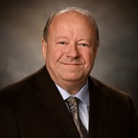 What Dr Larry Davidson Says Sets Apart the Surgeons Patients Trust Most