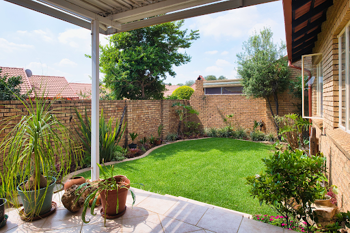 How to Keep Your Yard Tidy Without Spending All Weekend How to Keep Your Yard Tidy Without Spending All Weekend