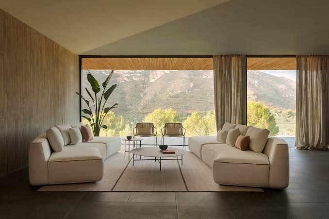 7 Things to Look For When Sourcing Commercial Custom Seating and Upholstery for High-Traffic Venues