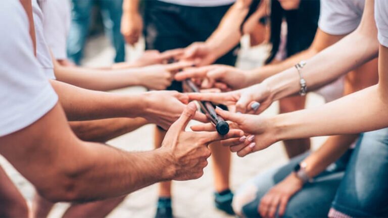 Why After-Work Happy Hour Events Boost Team Bonding Fast
